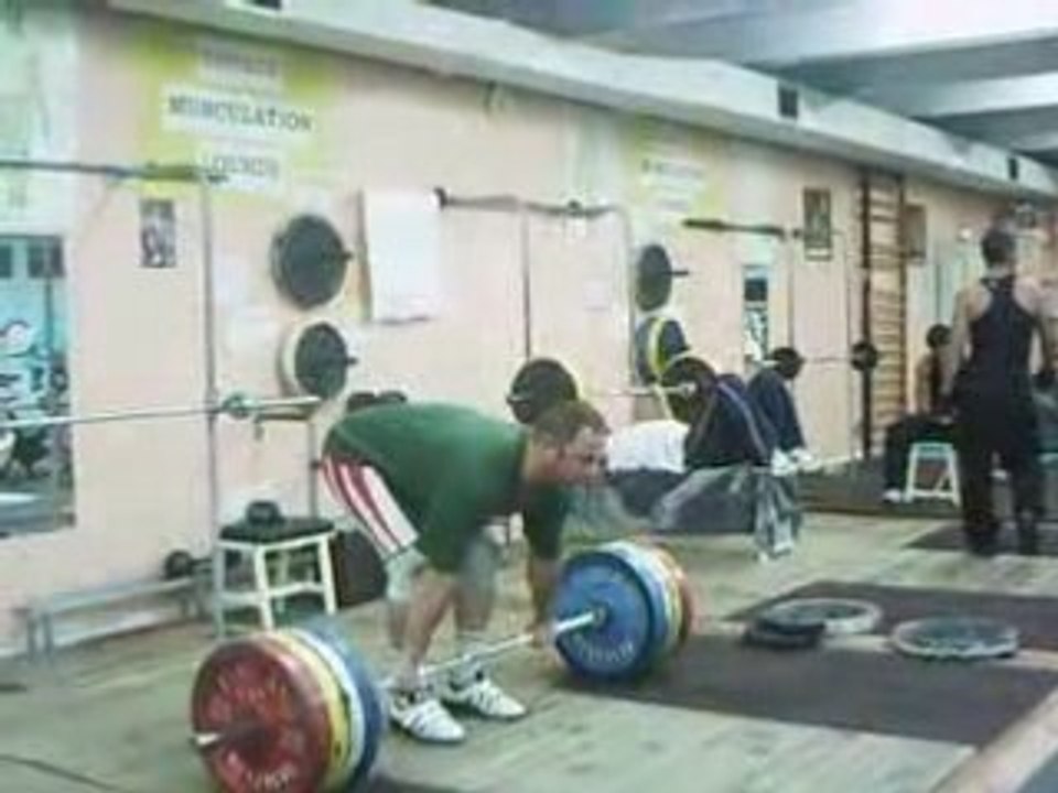 epaulé et jeté à 160 kg tranquille à tete reposée