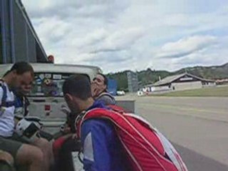 Saut en Parachute de So, Auré et Maman Auré