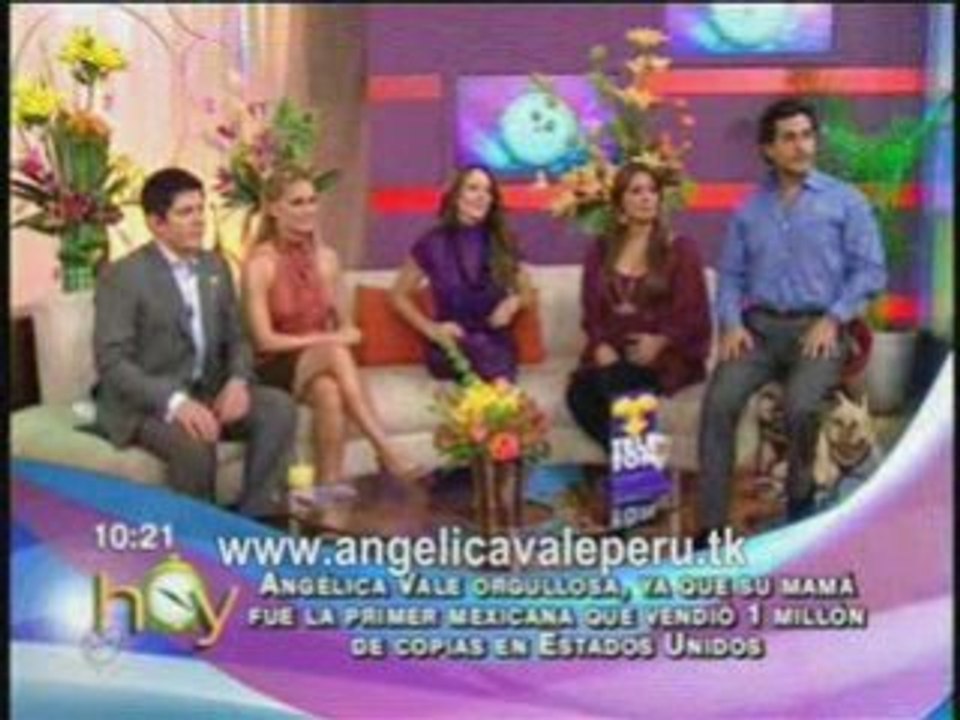 ANGIE ORGULLOSA DE SU MAMI