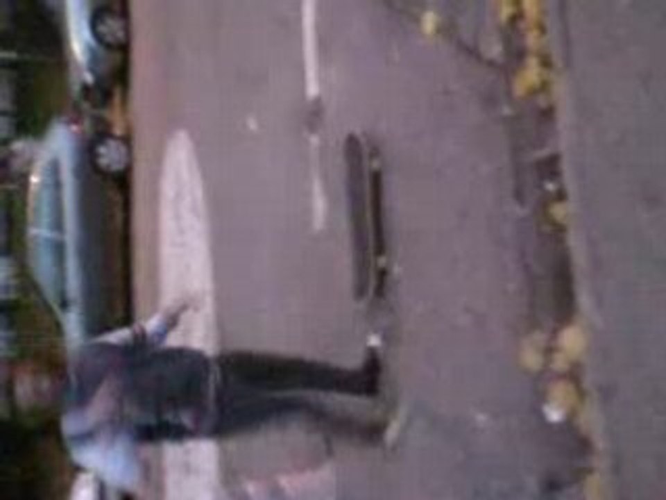 Ju skate devant le lycée