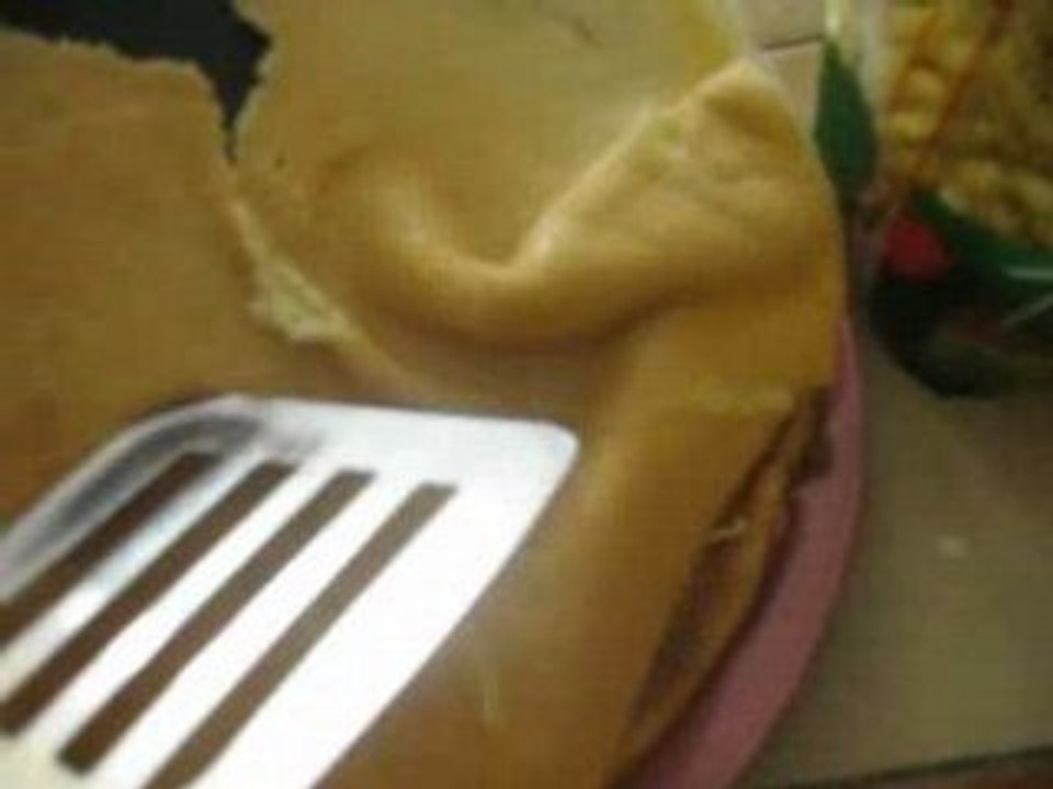 La pate à crêpe c'est blanc et liquiiiide =)