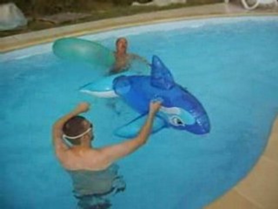 Mon fils et mon doudou s'amusent comme des petits fous!