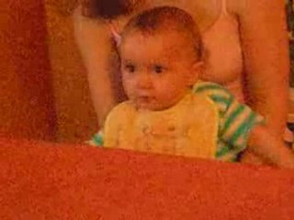 Mélinda 16 mois ( harmonica )