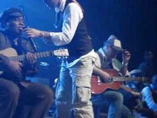 christophe Maé a 4 pattes et mélina qui chante