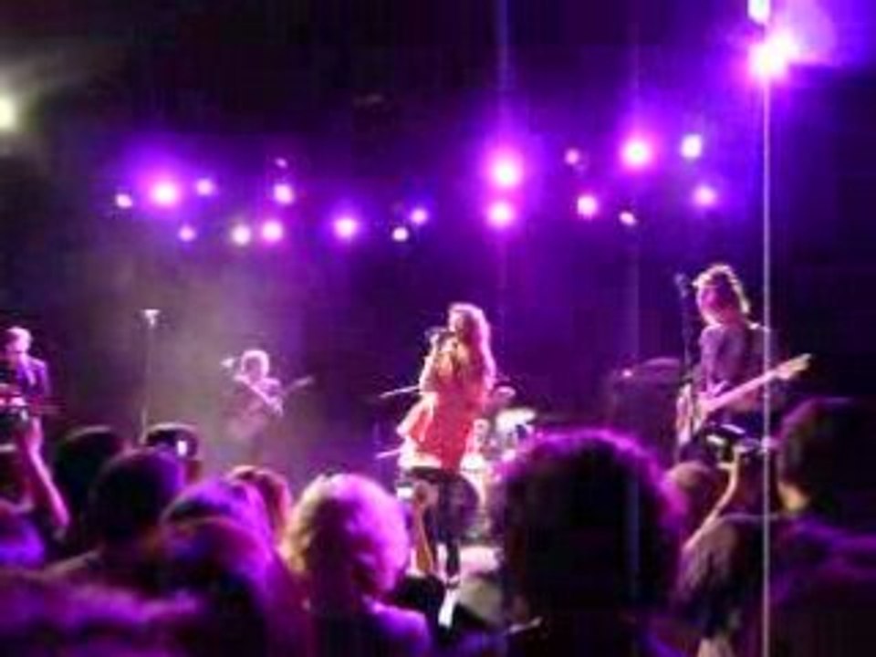 Gabriella Cilmi-Sweet About Me-Live Alhambra Paris