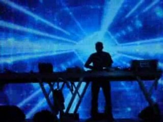 08 écran bleu derrière Human Blue