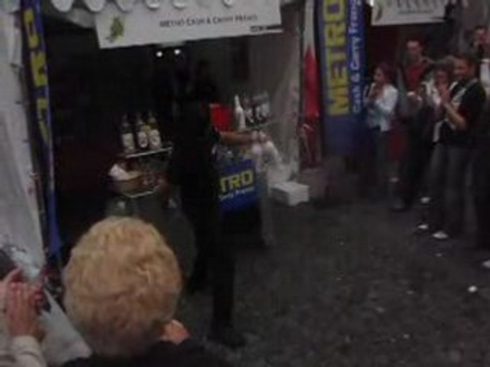 Barman-jongleur fou !:))