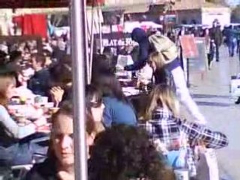 Sebastien Aubin voleur de Coca sur la place de la Comédie