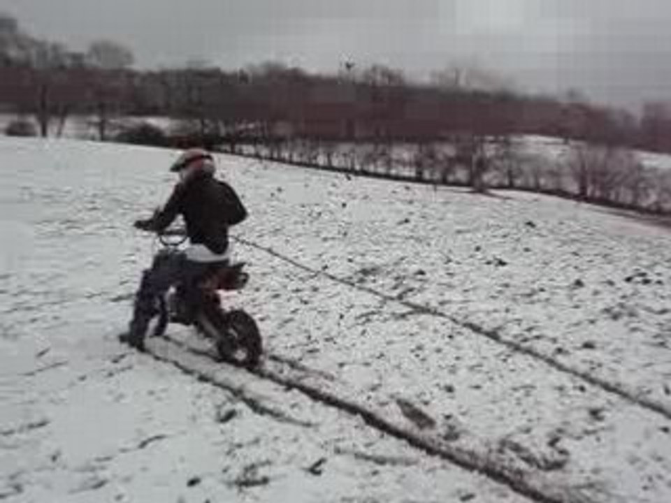 burn dans la  neige en dirt bike