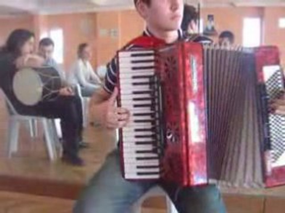 Kafe Büyükakordıyonla
