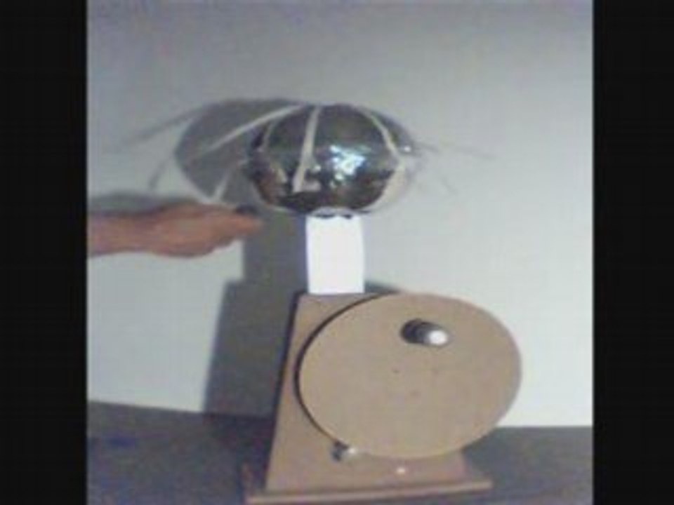 Hand Cranked Electrostatic Generator