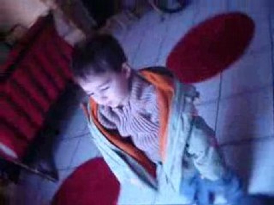 Aelig met son  manteau !!!