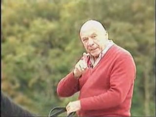 MAINS OUVERTES sur les RENES(jumping video)