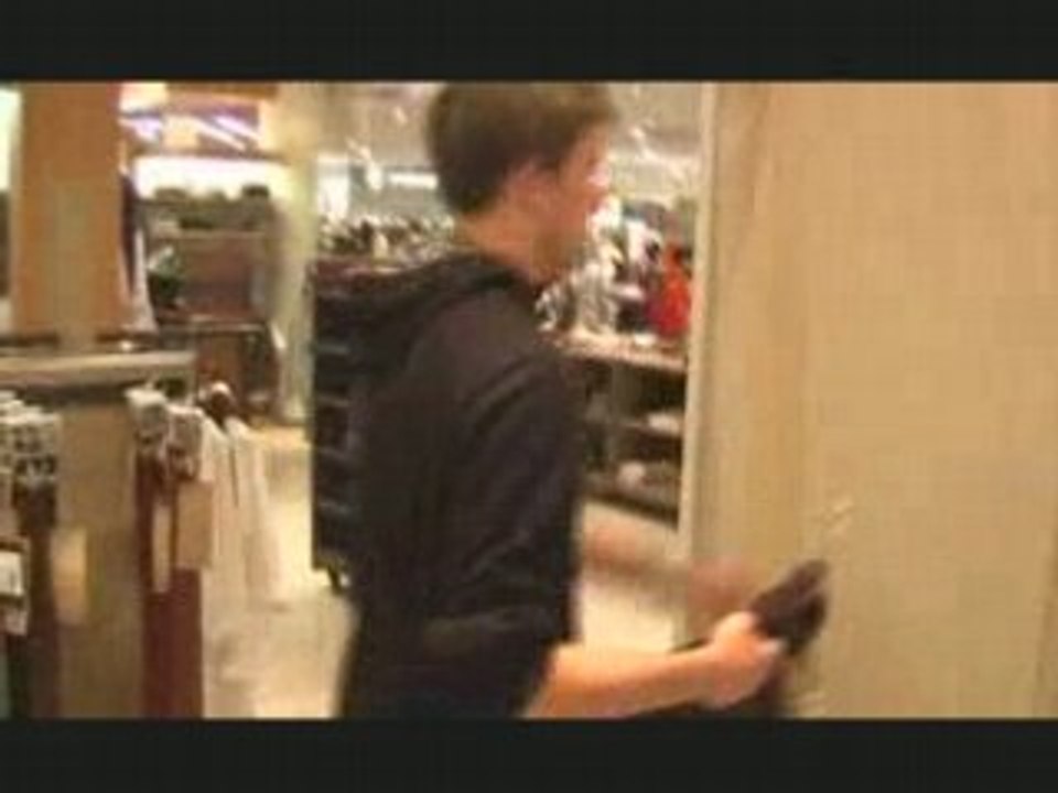 JOFFREY ET JEAN - LA PIPE DANS LE GRAND MAGASIN