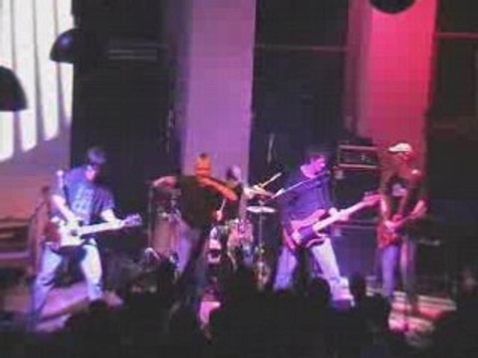 ACDC par Scottland chante Highway to hell