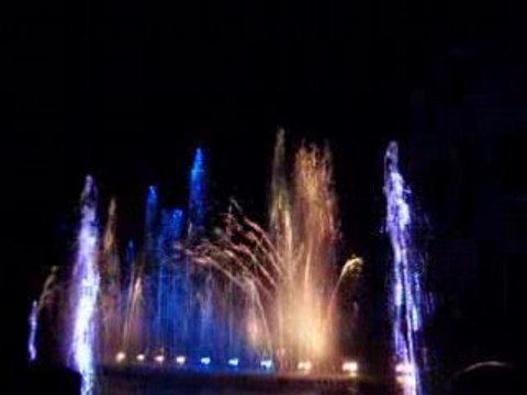 Jeux d'eau musicaux à Pitesti Roumanie100_3021