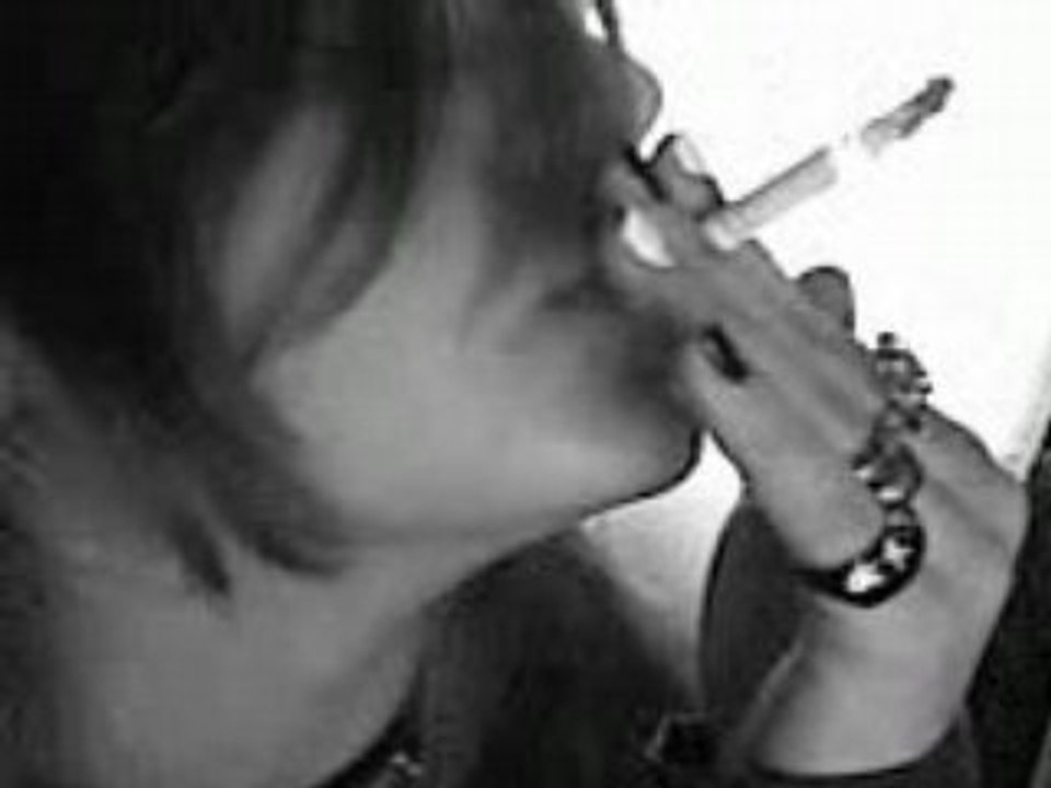 Дым сигарет и музыка...