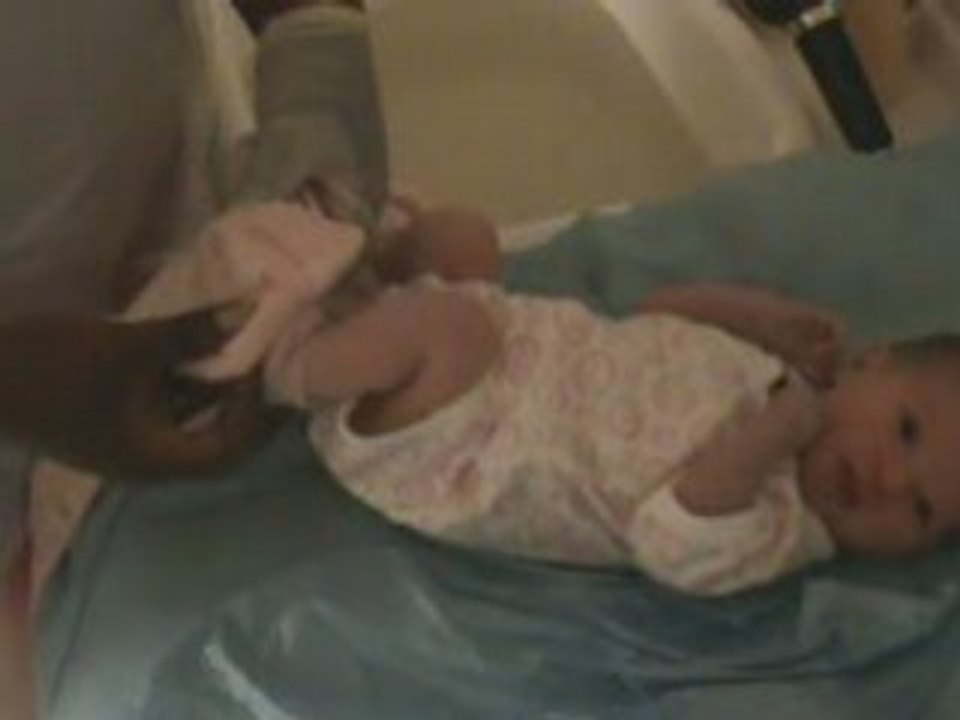 La gentille sage femme m'habille (2ème partie)