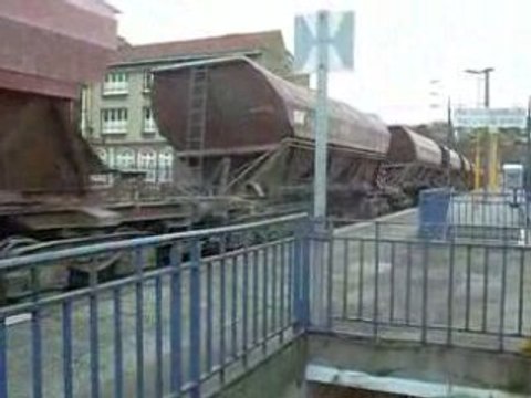 croisement d'un ter-gv + um de bb 75082 et bb 75007 fret