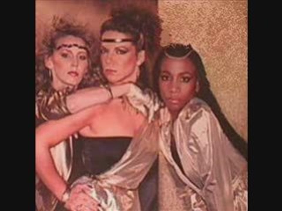 I WANNA DO SOMETHING FREAKY TO YOU