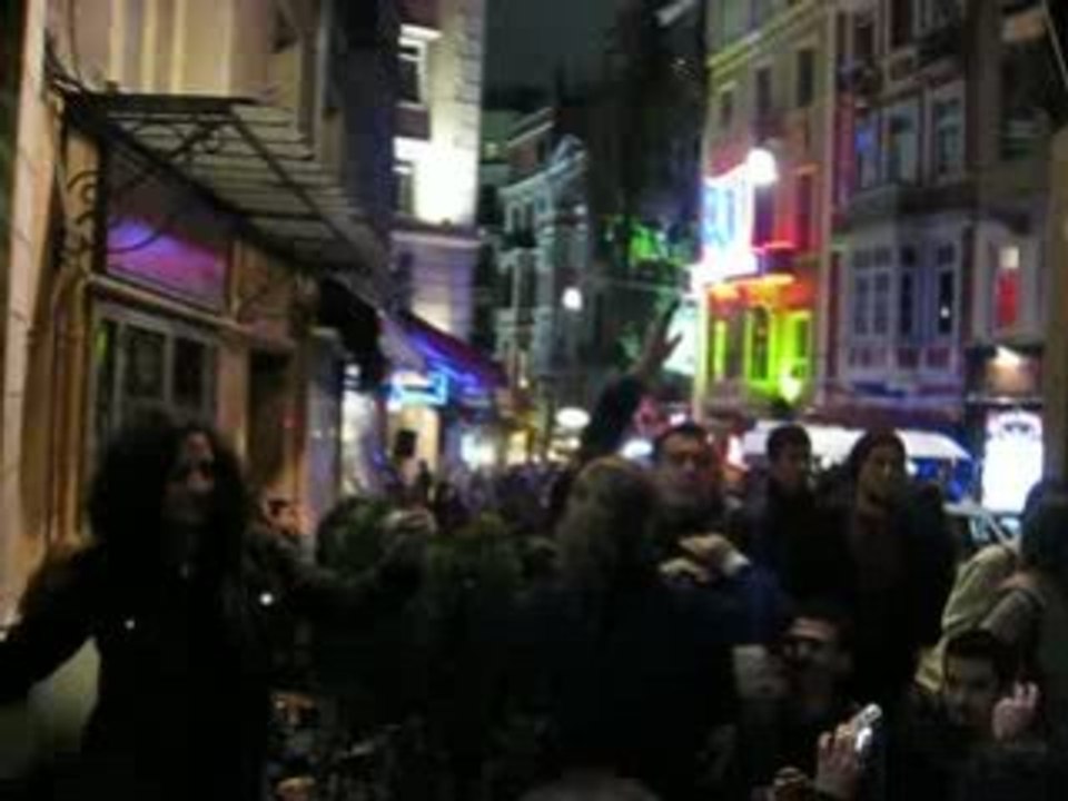 MVI_0431- Rue des pubs