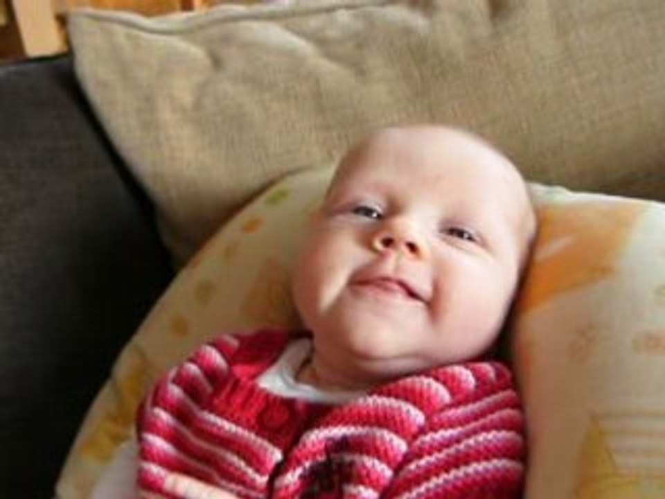Camille tire la langue à sa maman !!