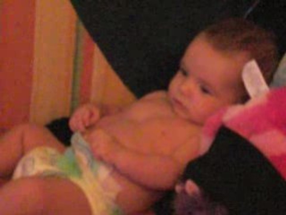 Eden regarde la tele