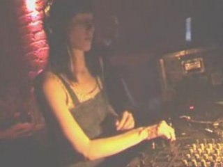 Ellen Alien Thrills!Distillery Leipzig