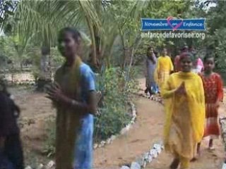 Anthony Delon soutient les enfants en Inde