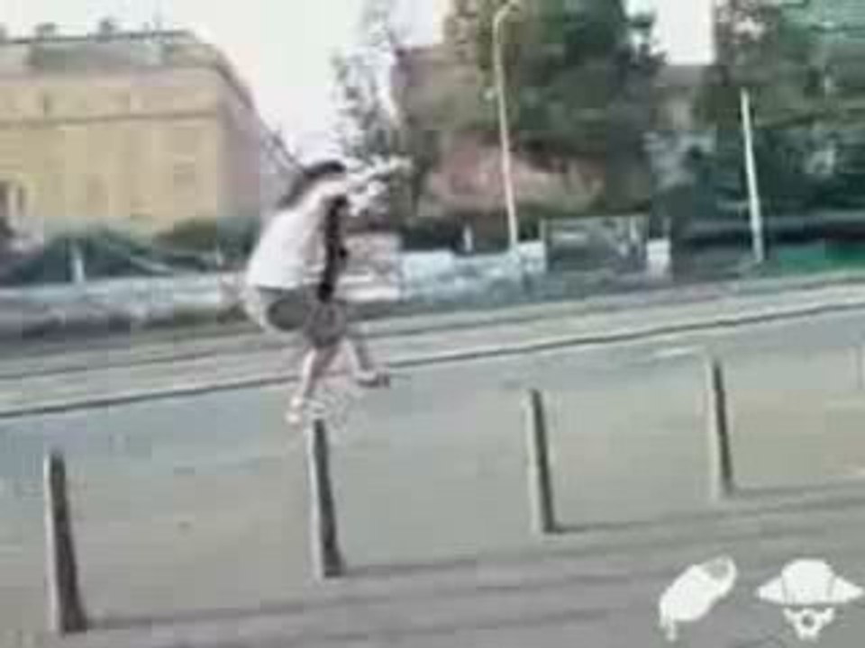 MARCHER SUR DES POTEAUX
