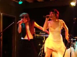 Girls under pressure en concert à la cave