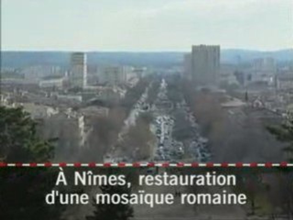 A Nimes, restauration d'une mosaique romaine