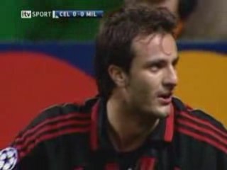 Kendini yere atan kolpa futbolcular