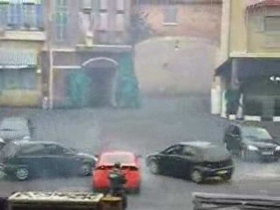 MAGNIFIQUE DANSE DES VOITURES