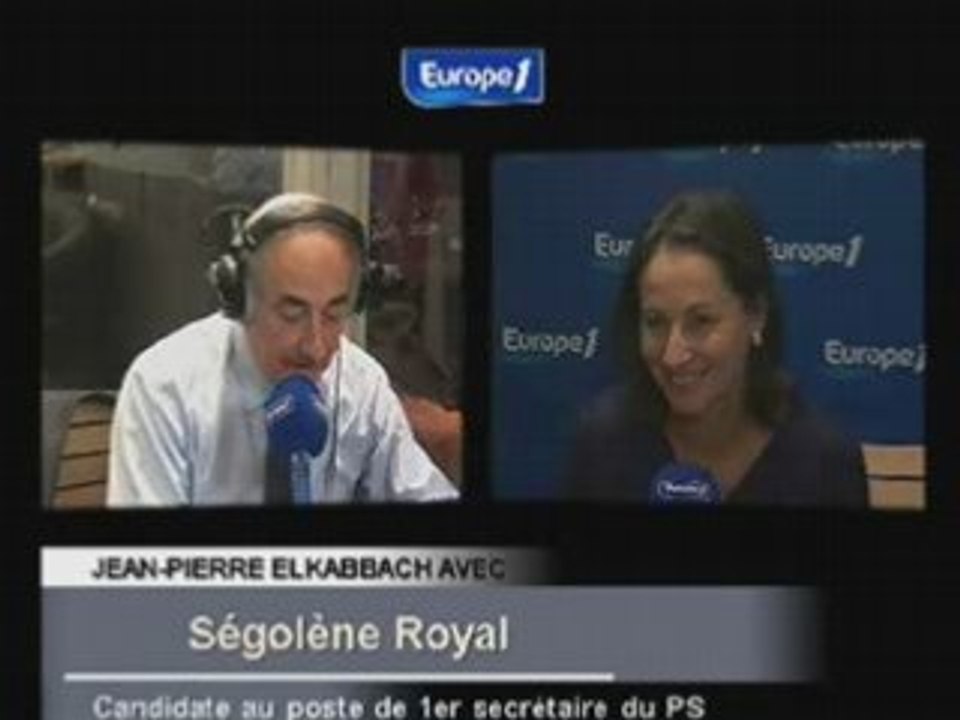 Jean Pierre Elkabbach tacle Ségolène Royal.