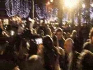 Marion Cotillard illumine les Champs-Elysées