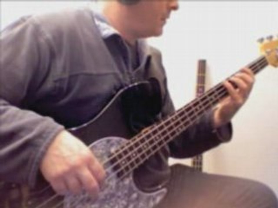 BASS PLAYALONG FOR BEGINNERS - MESSAGE IN A BOTTLE