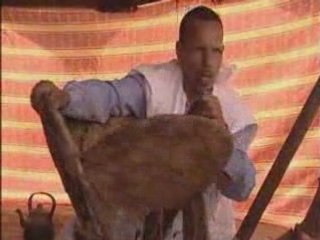 Travail du bois au sahara (artisanat marocain)