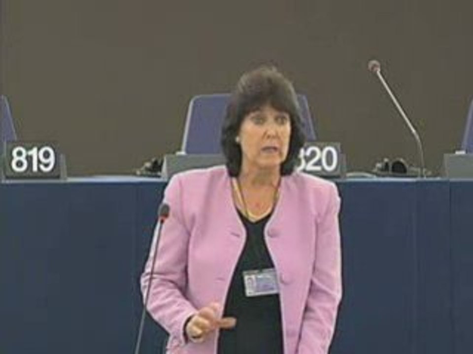 Elizabeth Lynne on Cluster Munitions