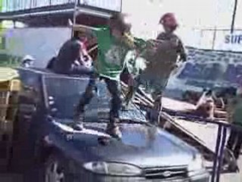 skate sur la voiture à papa