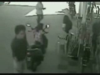 FUN-Regis a un scooter