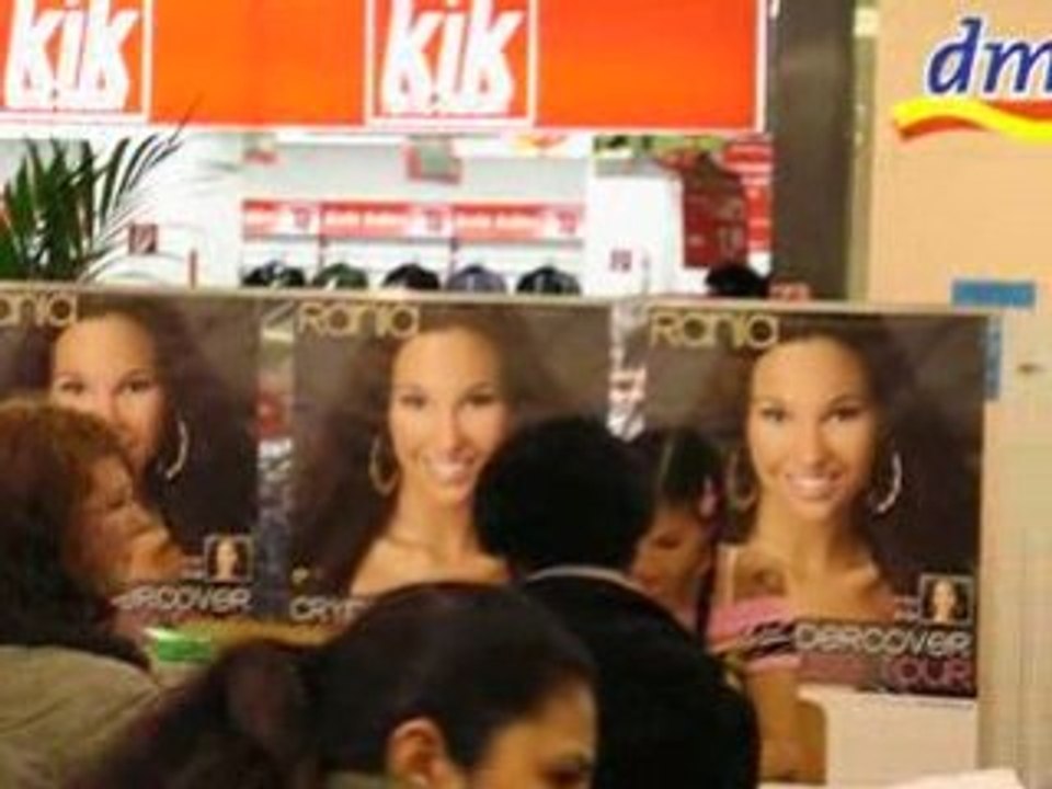 Rania Zeriri - Autogrammstunde in Düren (20.11.) (1/3)