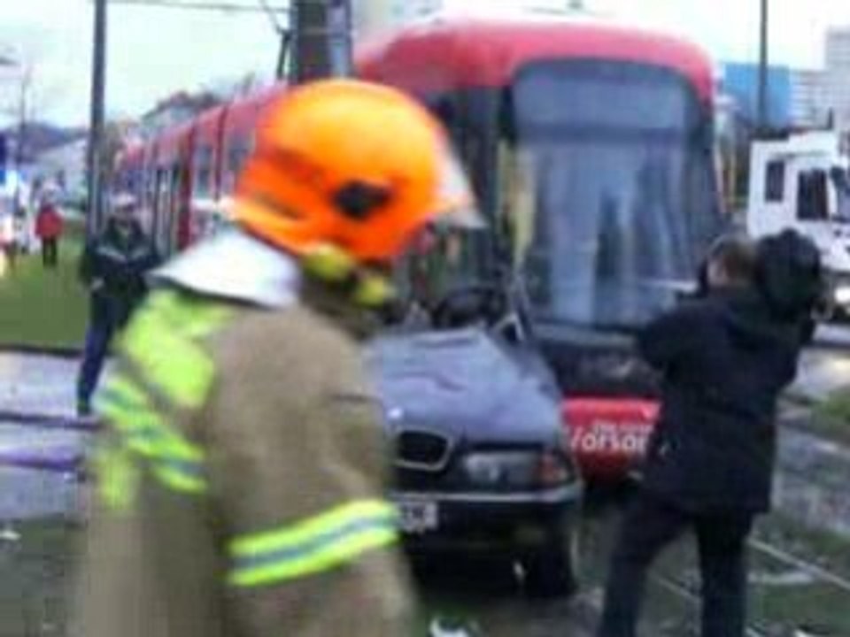 Schwerer Tramunfall in Linz - Ferihumerstr.