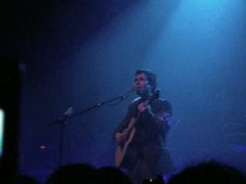 "Clinging On For Life" - The Hoosiers (live @ bataclan)