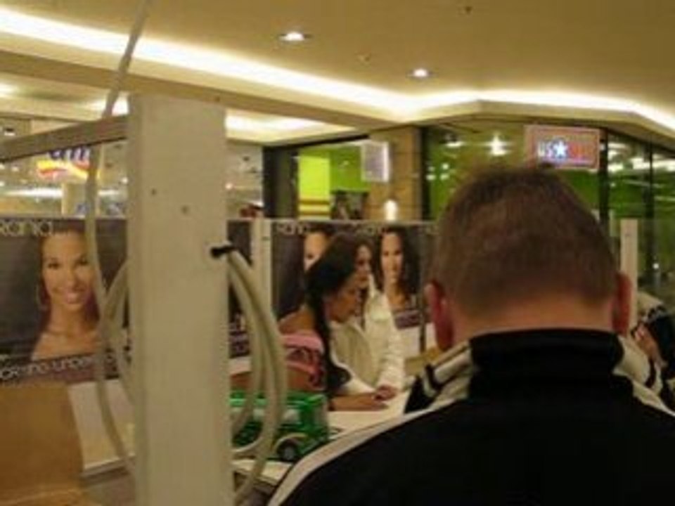 Rania zeriri - autogrammstunde in düren (20.11.) (3/3)