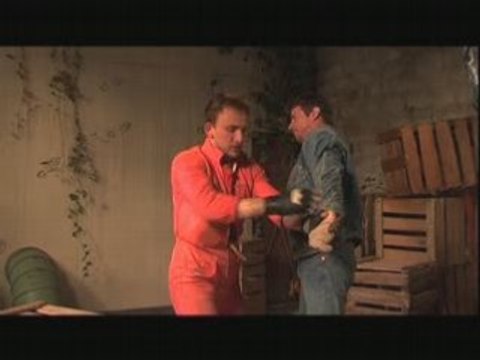 Humour en cascades LE COUP DE POING RESSORT CHIFFONNIERS