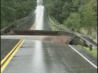 Route détruite par une innondation