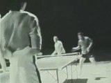 Bruce Lee fait du ping-pong avec un nunchaku (pub nokia)