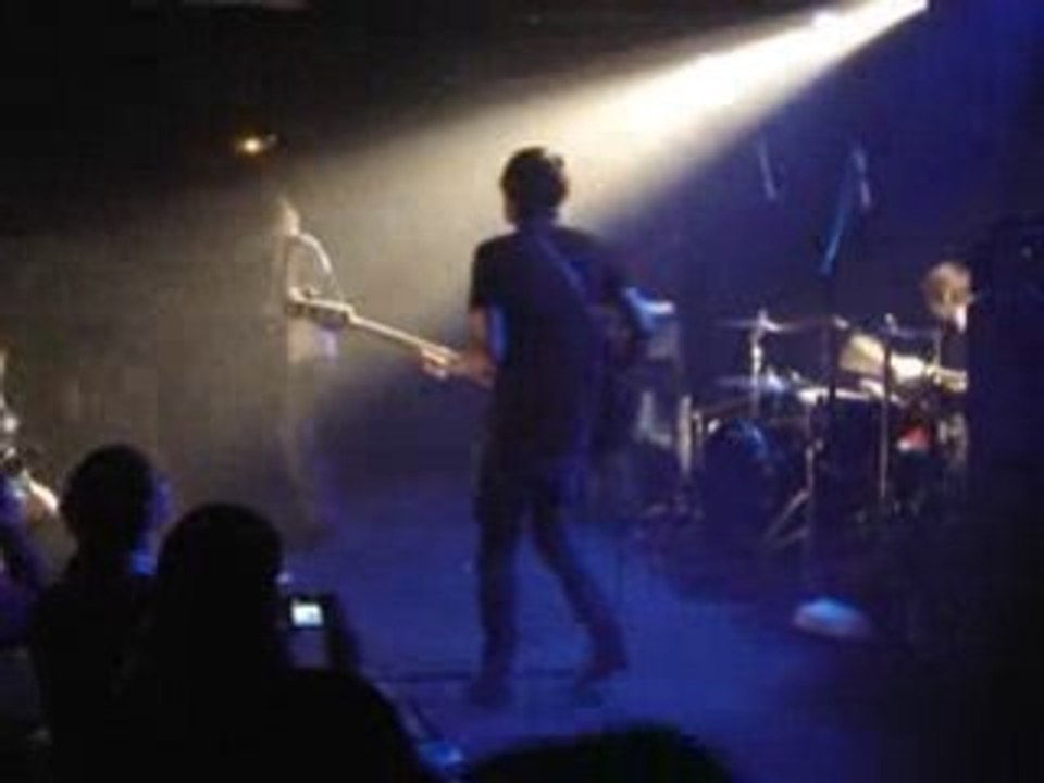 Kill the Young Got that look (new song) live au Tamanoir