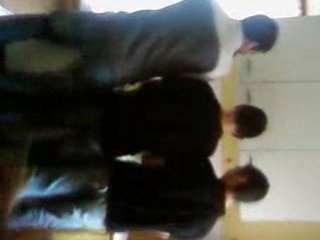 Les hommes a la vaisselle!